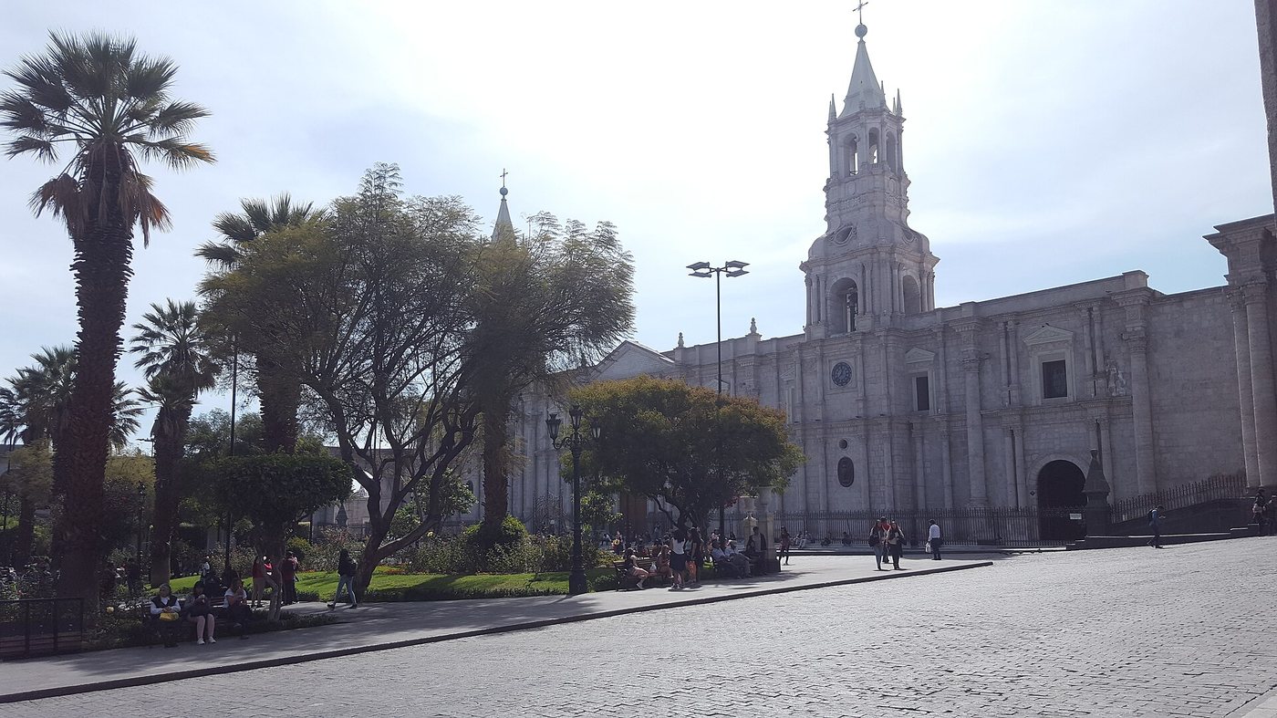 Plaza de Armas y Catedral de Arequipa