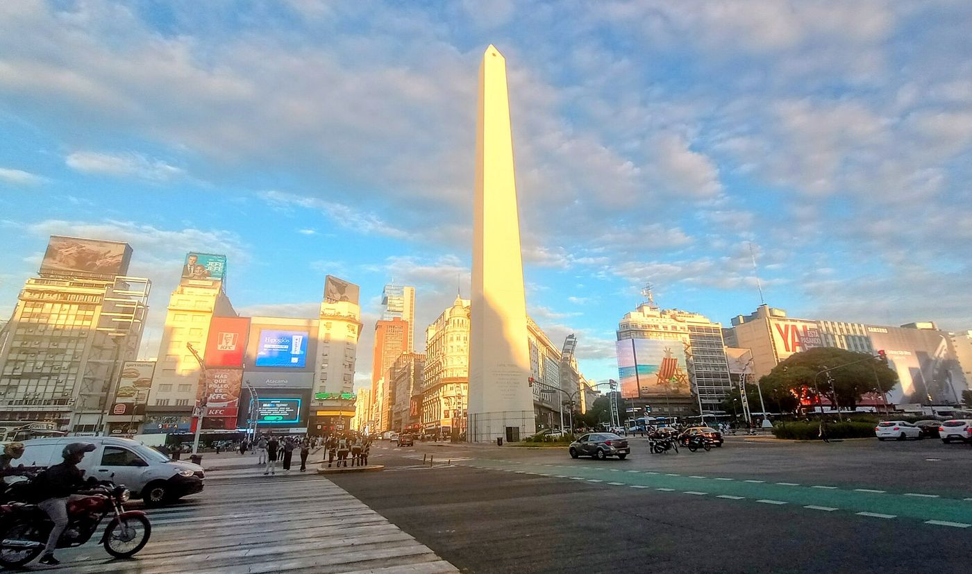 Obelisco de Buenos Aires at sunset