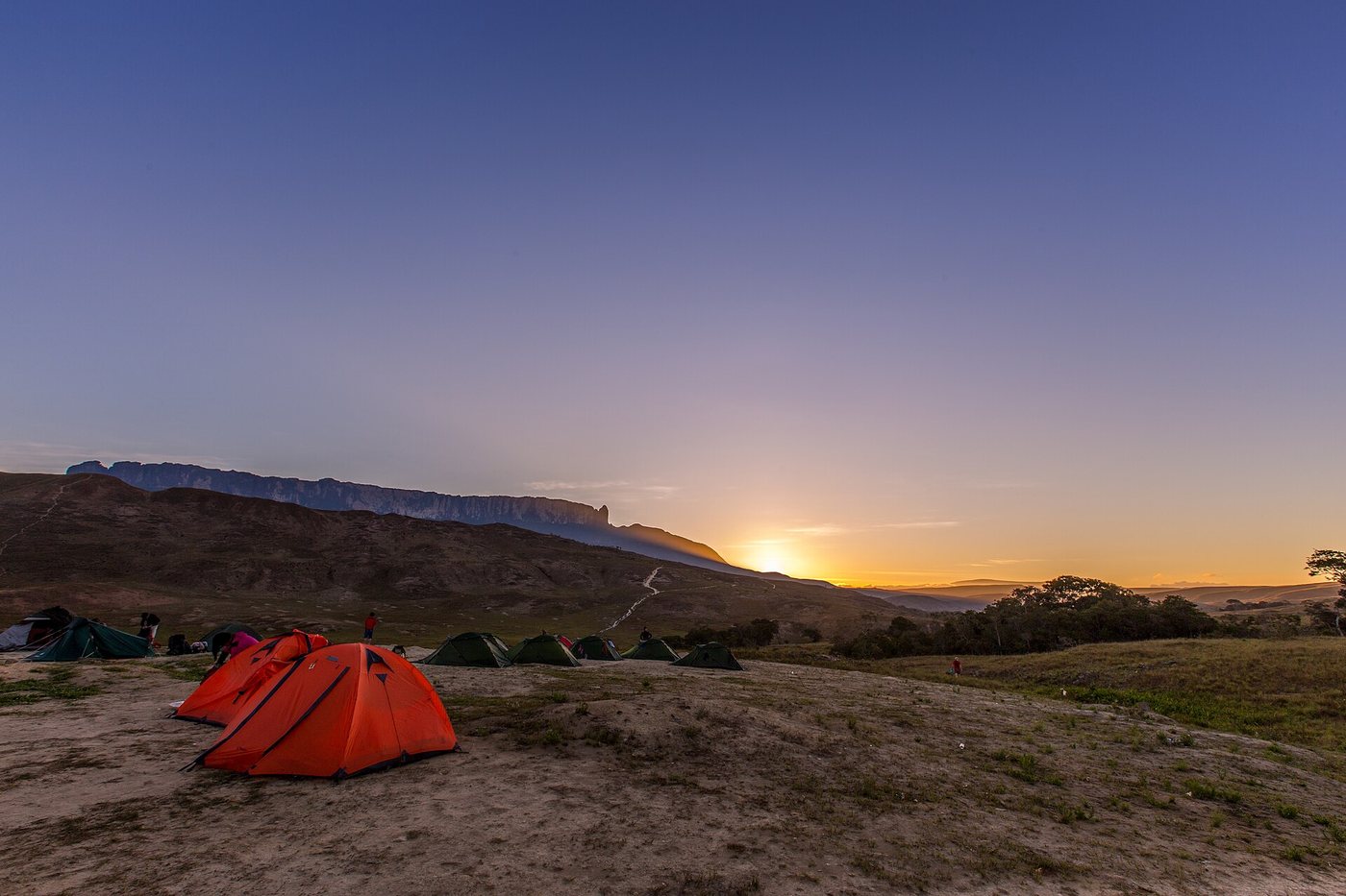 Monte Roraima e Kukenan Tepui ao amanhecer