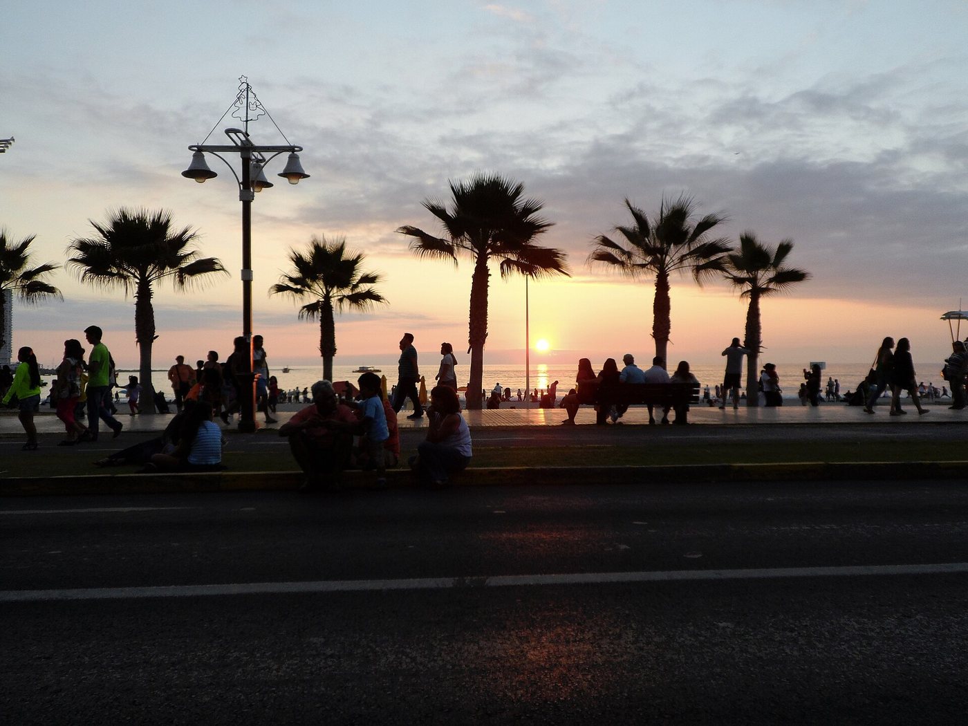Anochecer en borde costero Iquique.