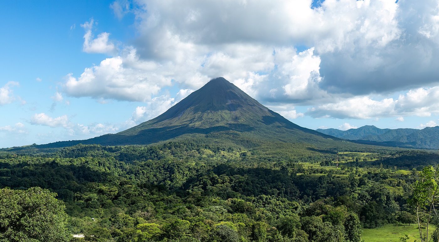 Arenal volcano (70785p) (cropped)