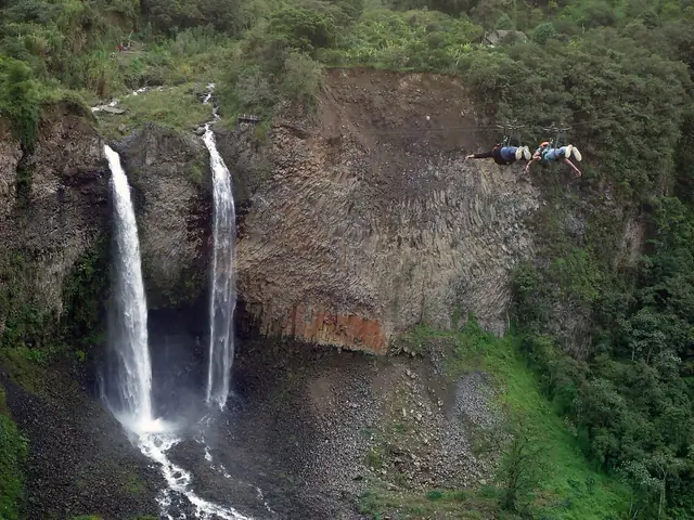 Canopy sobre la cascada Manto de la Novia