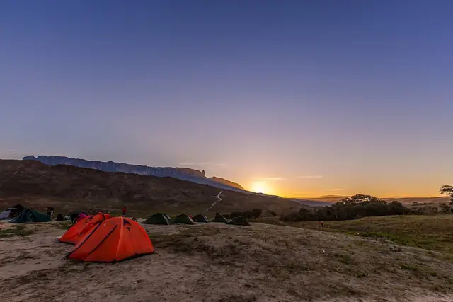 Monte Roraima e Kukenan Tepui ao amanhecer
