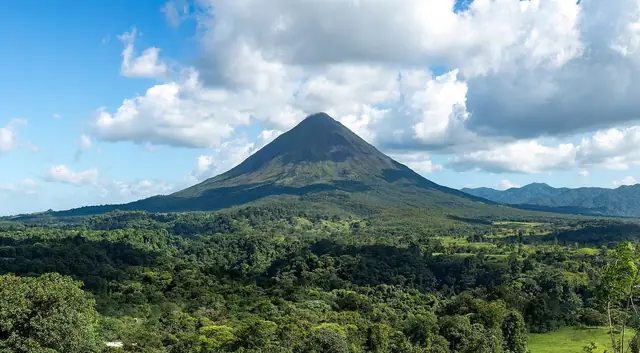 Arenal volcano (70785p) (cropped)
