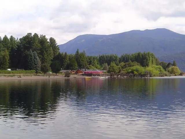 Quila Quina desde el lago