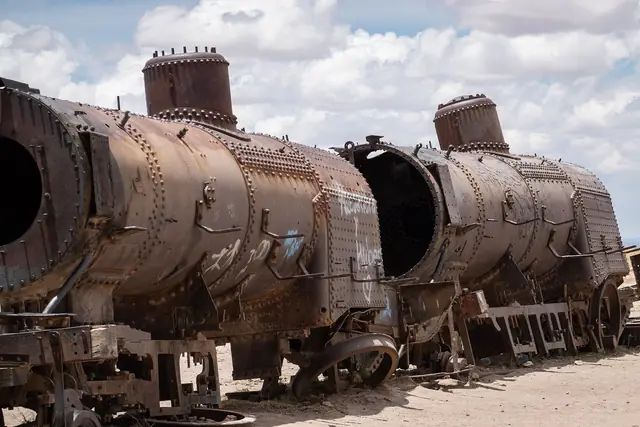 02-Train-Cemetery-Uyuni-nX-11