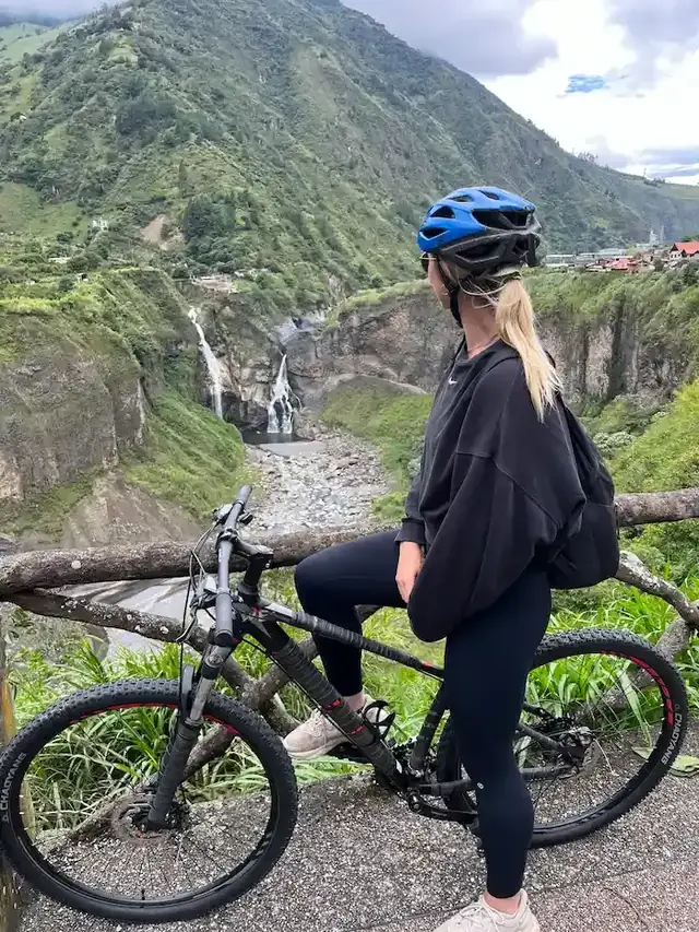 En bici por la Ruta de las Cascadas · Biking the Waterfalls Route
