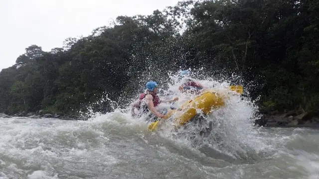 Rápidos del río Pastaza · Pastaza river rapids