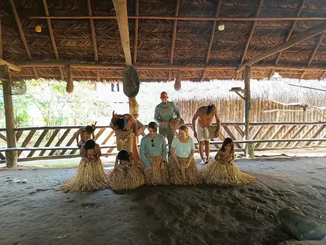 Visita a una comunidad kichwa · Visiting a Kichwa community